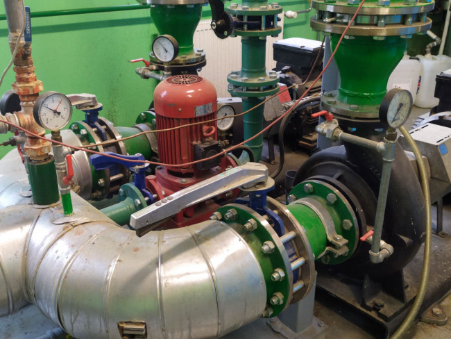 4_MANOM_2.jpg (283.01 KiB) Vaadatud 8264 korda A. 4 manomeetrit ja 3 pumpa.